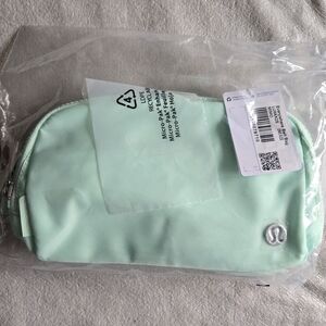 Lululemon Everywhere Belt Bag
